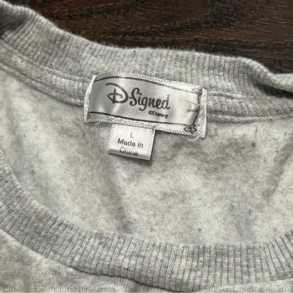 D Signed Descendants Graphic Sweatshirt Large Girls Laced Gray Pullover Cotton - Picture 4 of 8